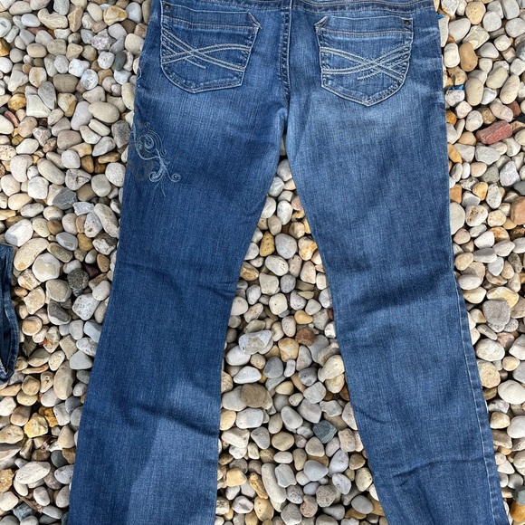 Aeropostal Jean cute design on them - Picture 1 of 4